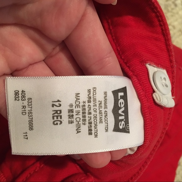 Girls Red Levi’s Denim Shorts - Picture 4 of 4